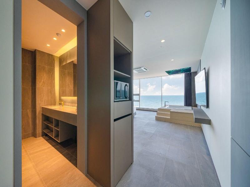 Sharp Flat Hotel image