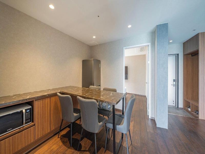 Sharp Flat Hotel image