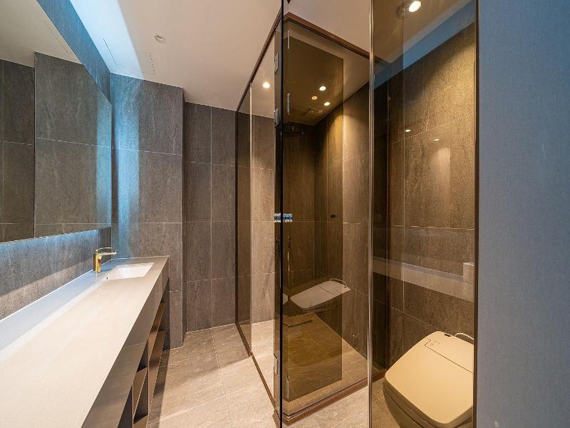 Sharp Flat Hotel image