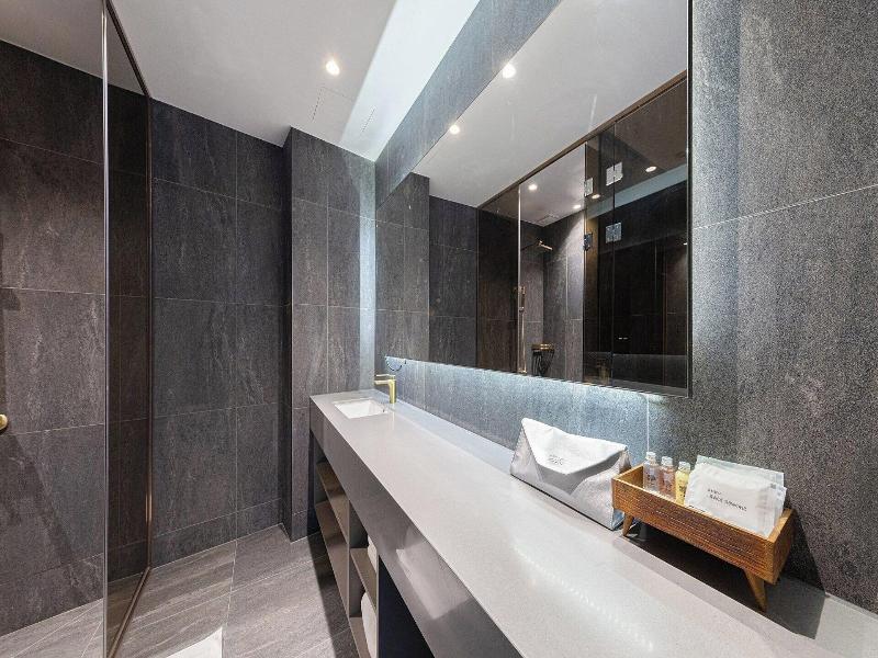 Sharp Flat Hotel image