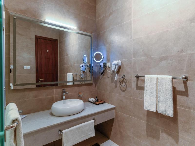 Rumanza By Pearl Continental image
