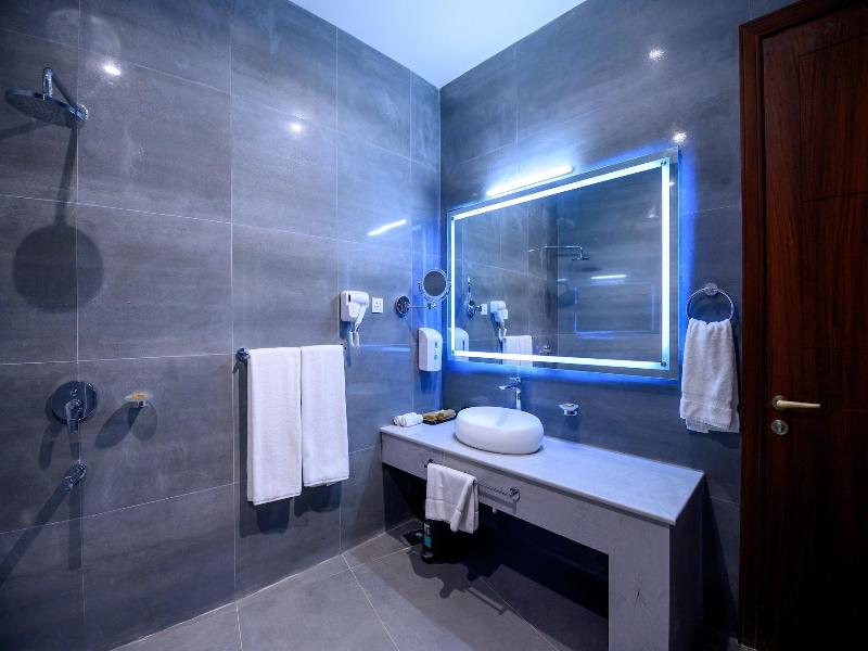 Rumanza By Pearl Continental image