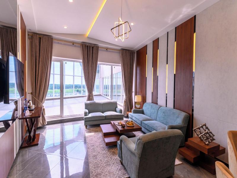 Rumanza By Pearl Continental image