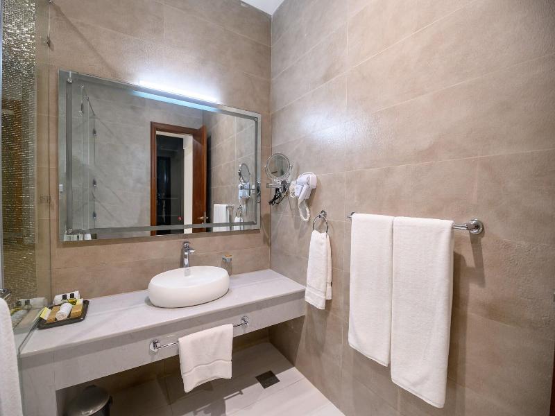 Rumanza By Pearl Continental image