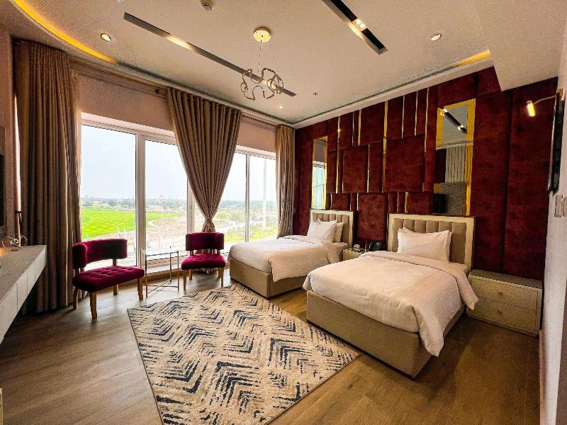 Rumanza By Pearl Continental image