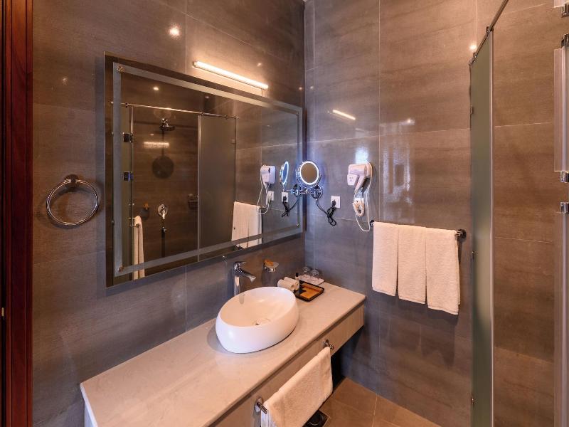 Rumanza By Pearl Continental image