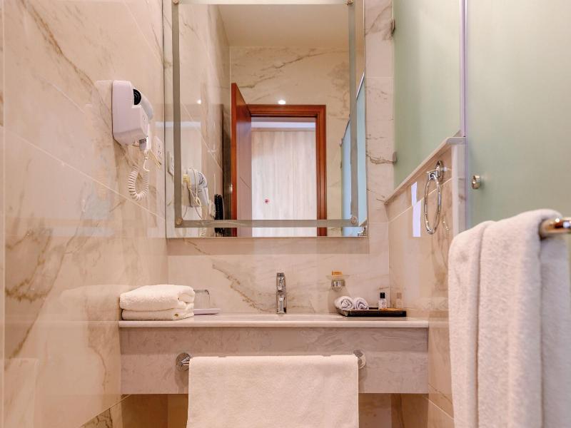 Rumanza By Pearl Continental image