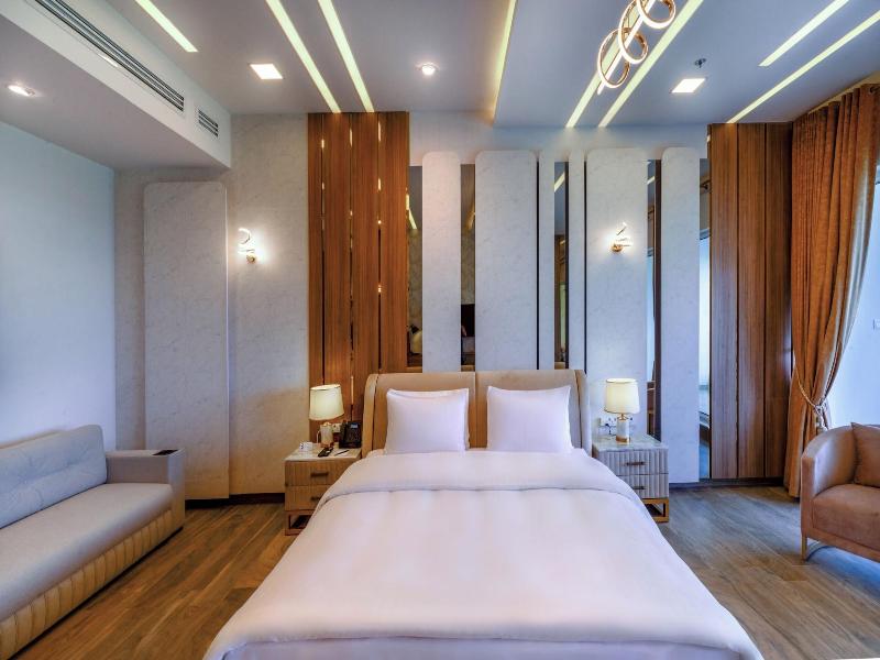 Rumanza By Pearl Continental image