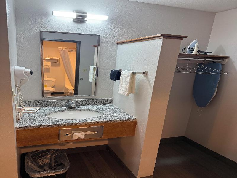 Country Haven Inn 3