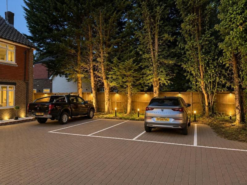 High Trees Gatwick Guest House image