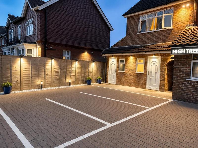 High Trees Gatwick Guest House image