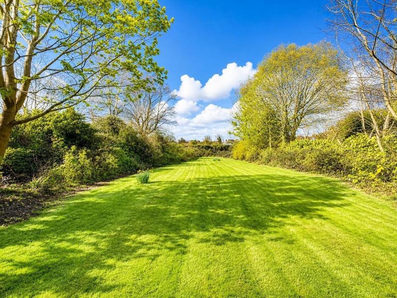 High Trees Gatwick Guest House image