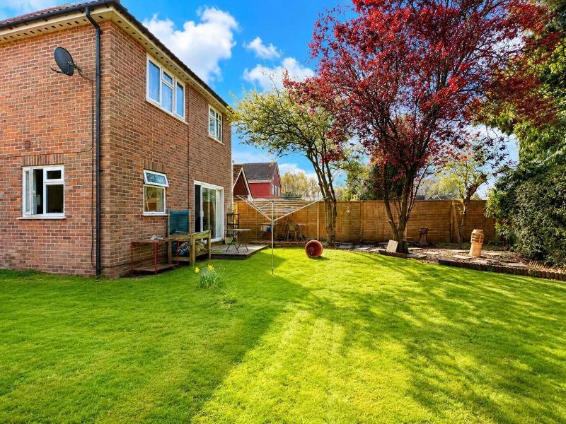 High Trees Gatwick Guest House image