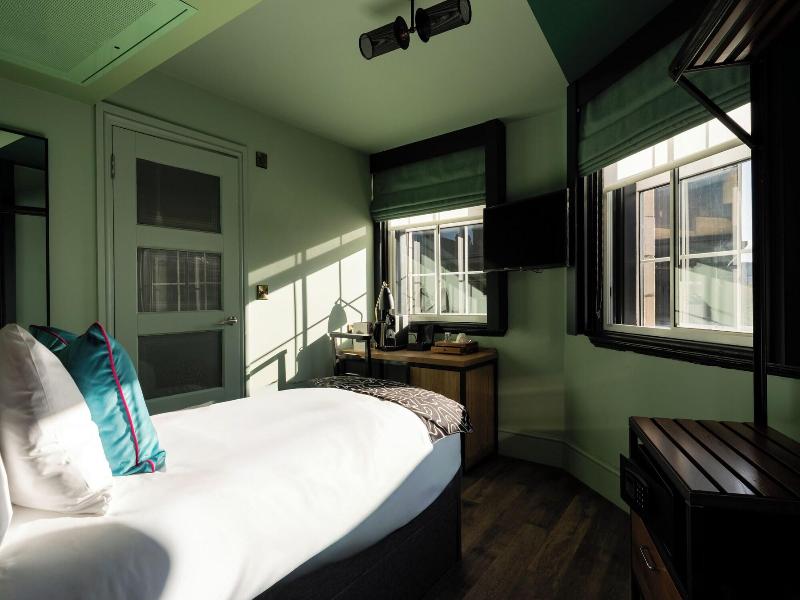 The Wellington Hotel image