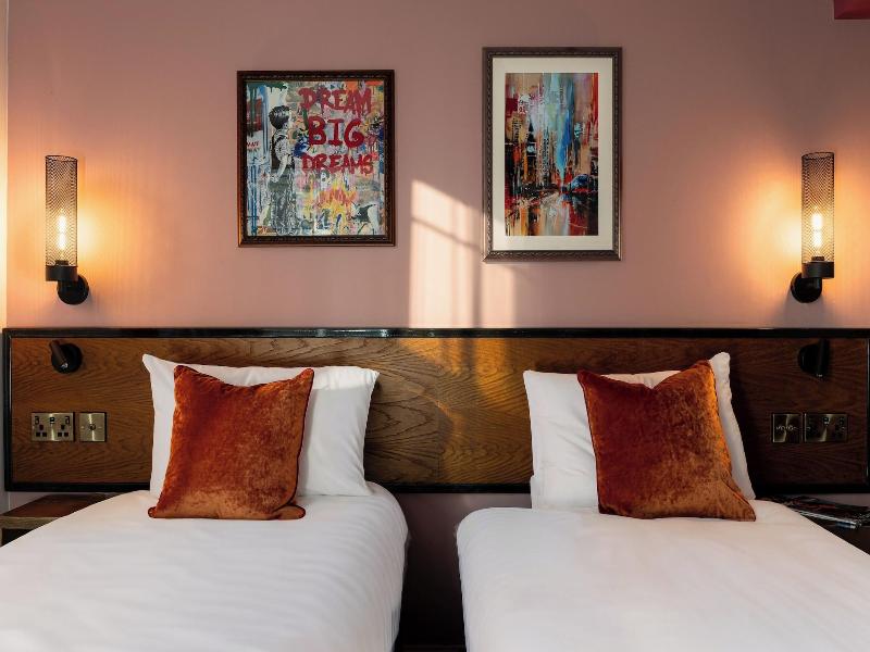 The Wellington Hotel image