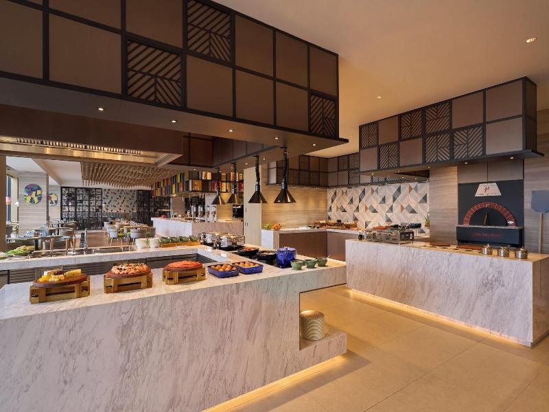 Holiday Inn Suites Vientiane By Ihg image