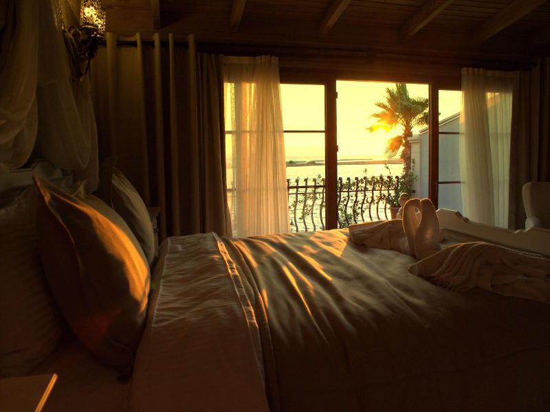 Ra Otel