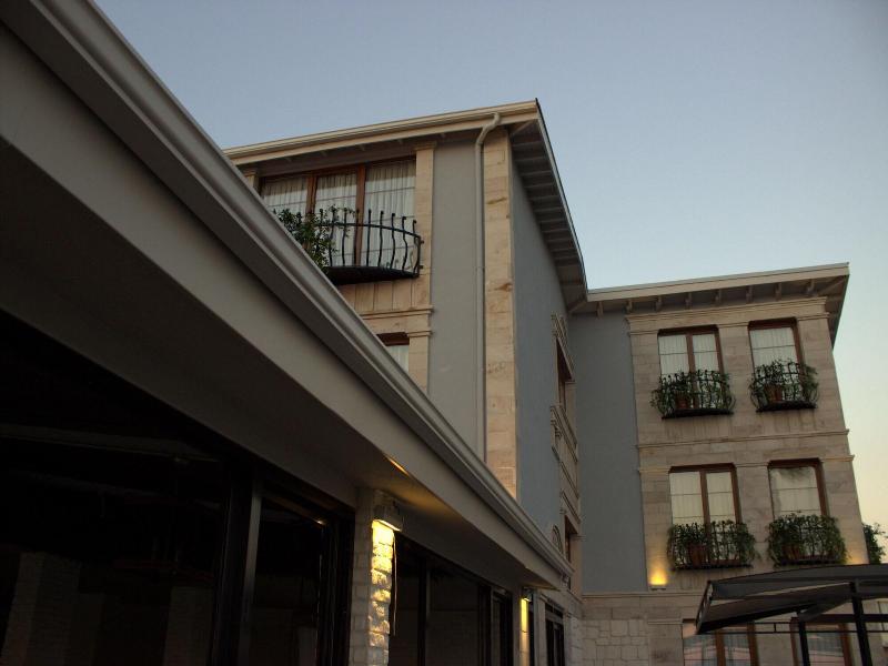Ra Otel