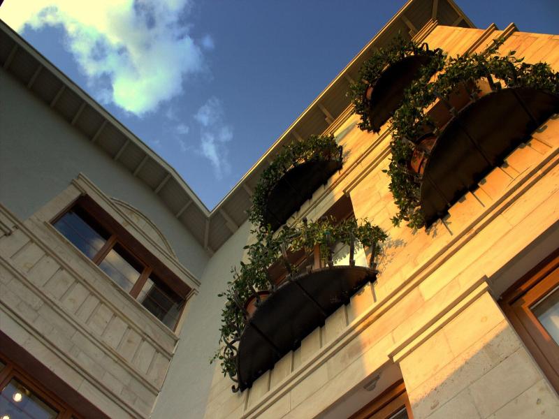 Ra Otel