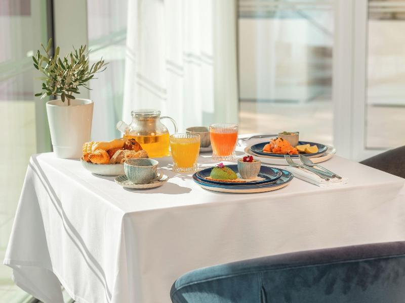 Bleu Hotel Spa image