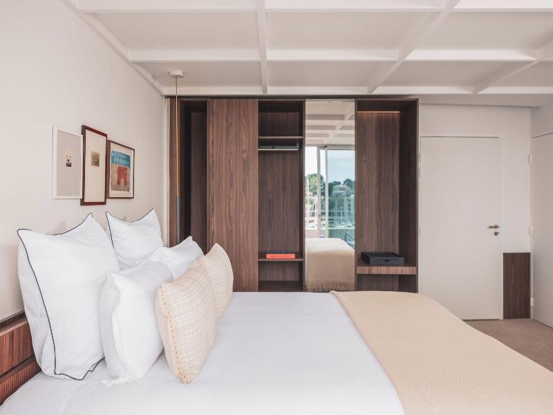 Bleu Hotel Spa image