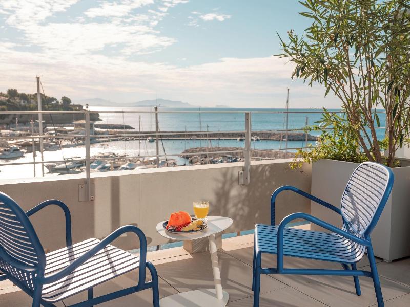 Bleu Hotel Spa image