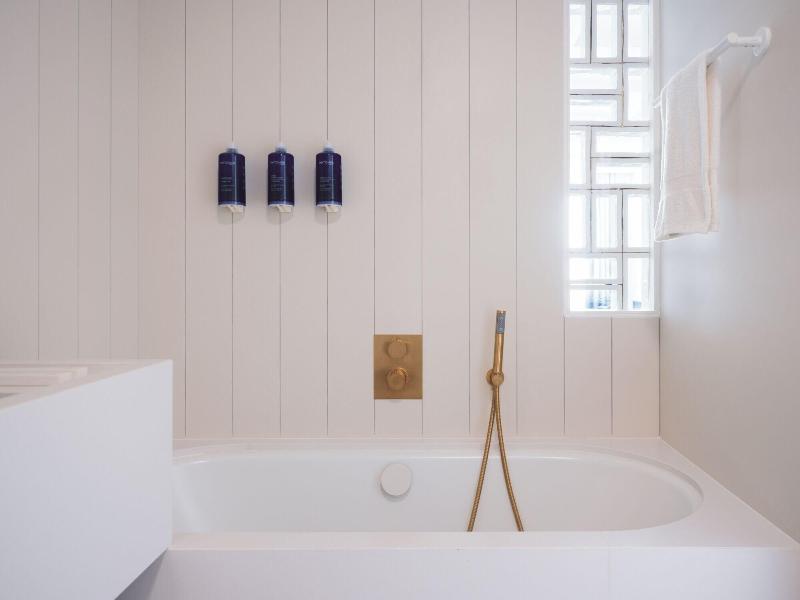 Bleu Hotel Spa image