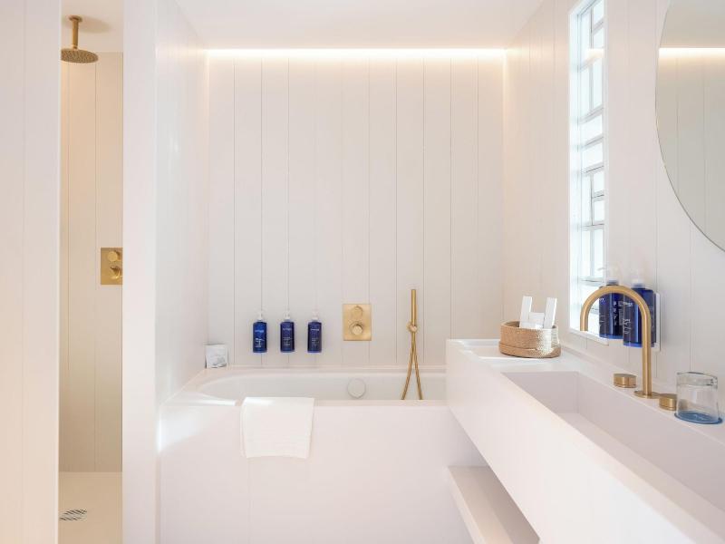 Bleu Hotel Spa image