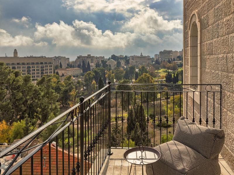Brown Mamilla image