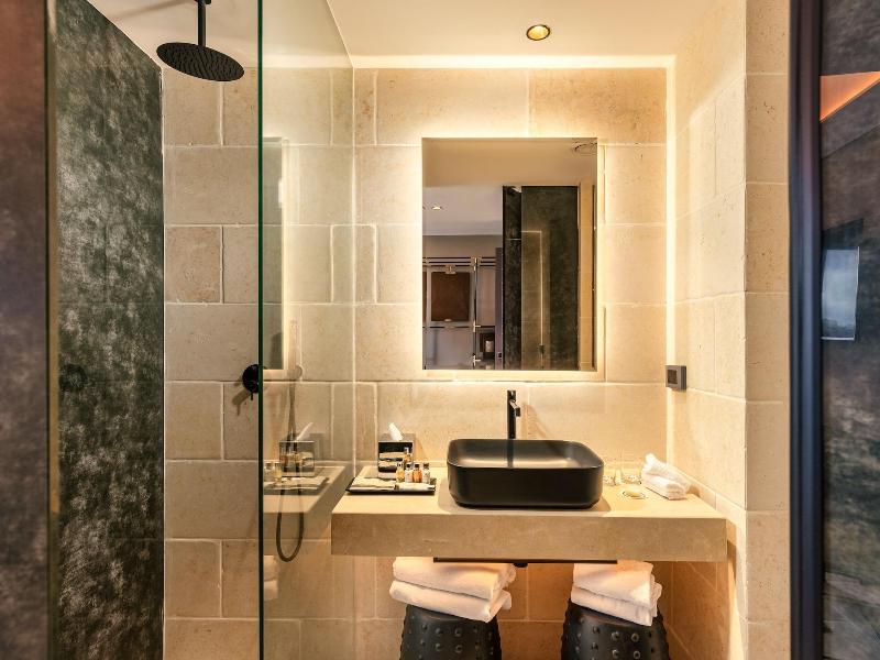Brown Mamilla image