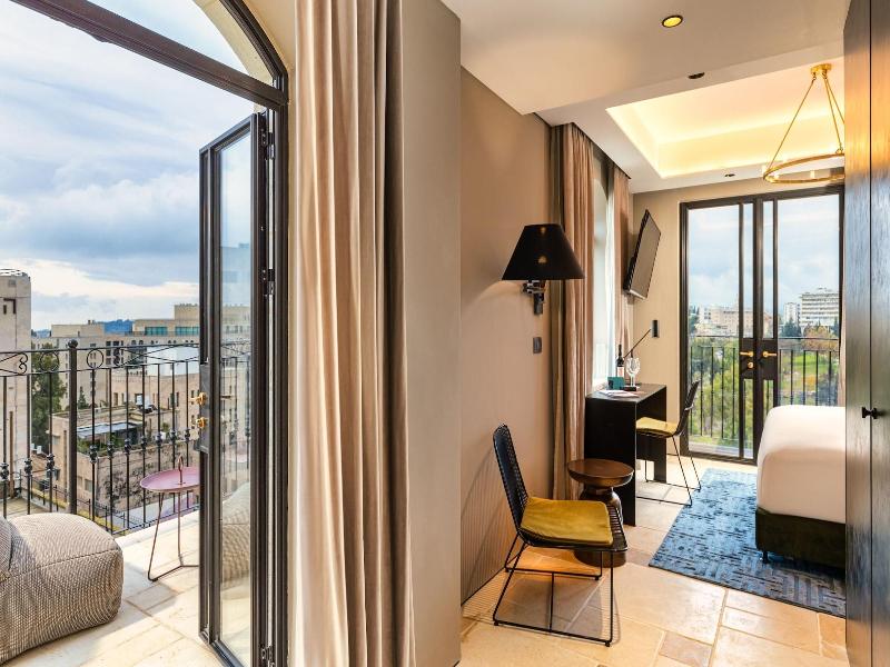 Brown Mamilla image