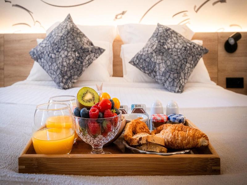 Green Park Hotel Paris image