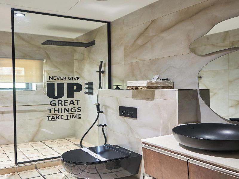Brickspoint Boutique Aparthotel Asokoro image