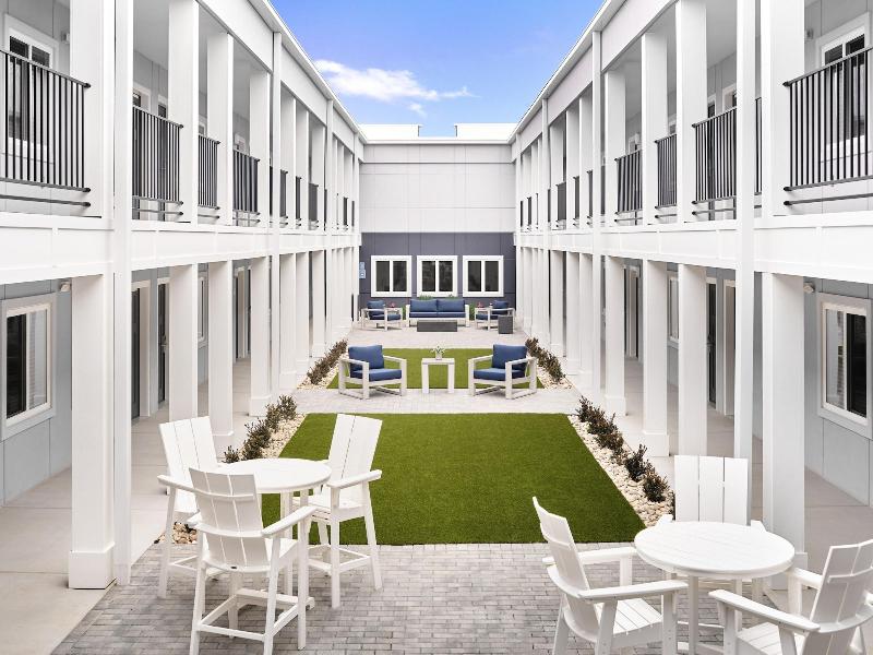Stayapt Suites Charlotte North image