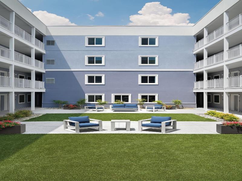 Stayapt Suites Charlotte North image
