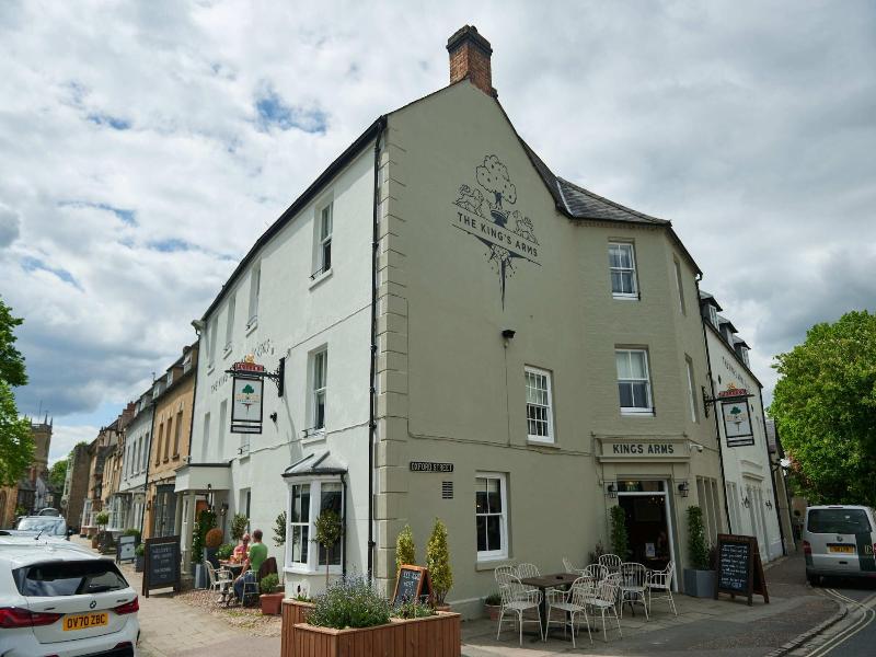 Kings Arms Hotel image