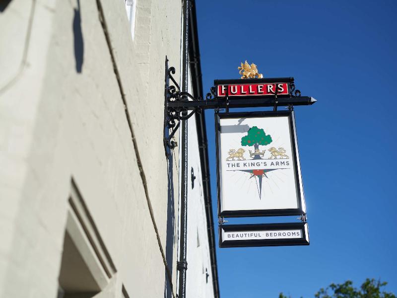 Kings Arms Hotel image
