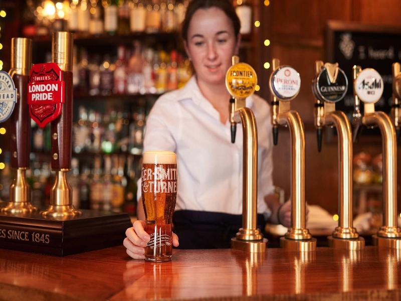 Kings Arms Hotel image