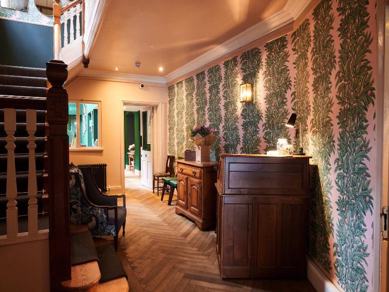 Kings Arms Hotel image