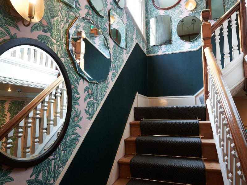 Kings Arms Hotel image