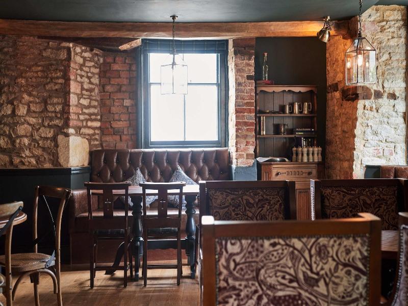 Kings Arms Hotel image