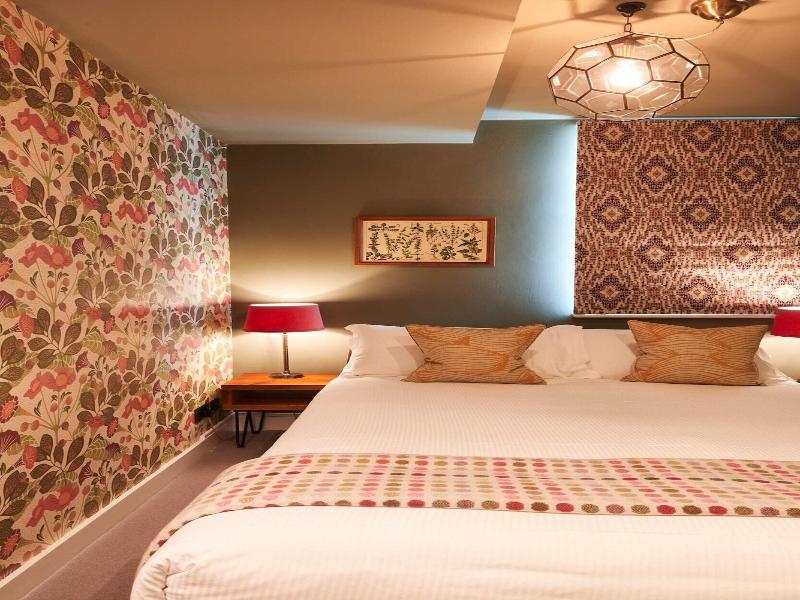 Kings Arms Hotel image