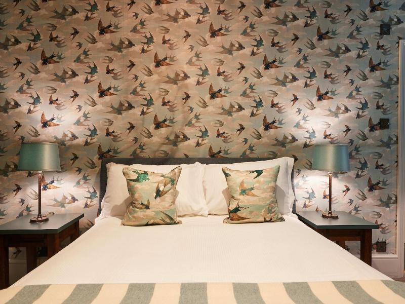 Kings Arms Hotel image