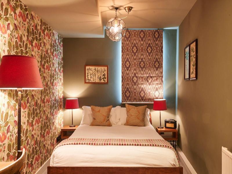 Kings Arms Hotel image