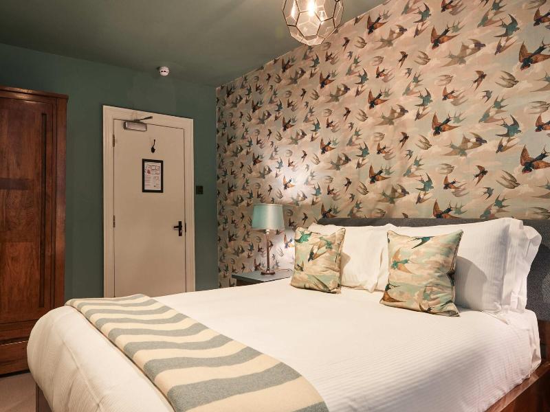 Kings Arms Hotel image