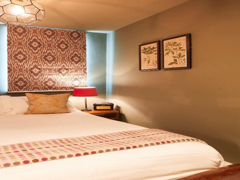 Kings Arms Hotel image