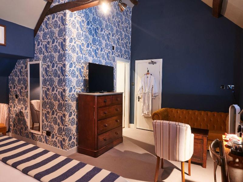 Kings Arms Hotel image