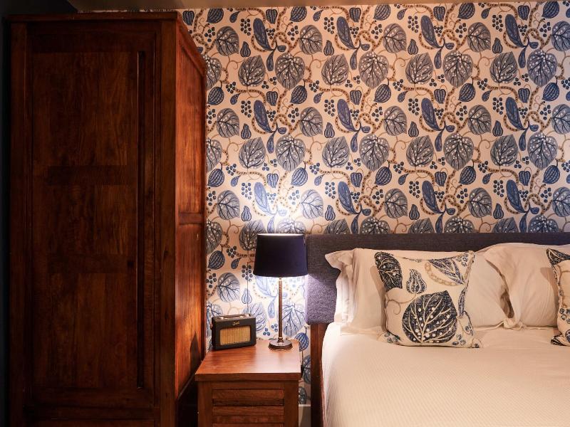 Kings Arms Hotel image