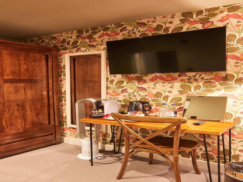 Kings Arms Hotel image