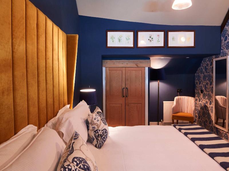 Kings Arms Hotel image